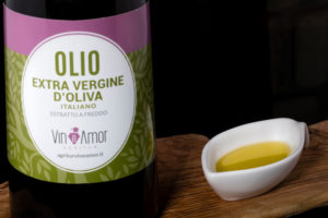 Foto etichetta bottiglia Olivio di Oliva - Agritur Vin e Amor - fotografo per cataloghi a Riva del Garda